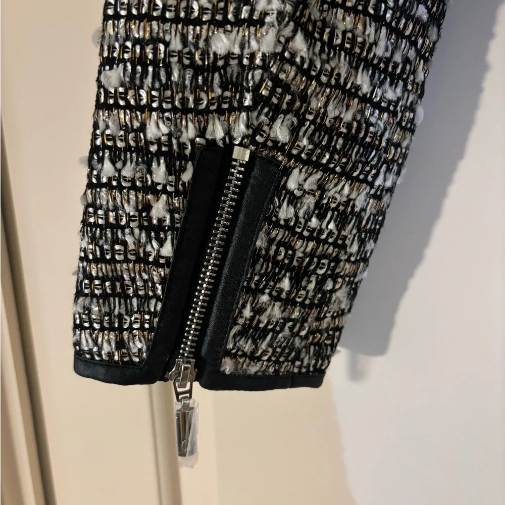 Stella & Jamie Black, White, and Silver zipper blazer - Picture 4 of 7